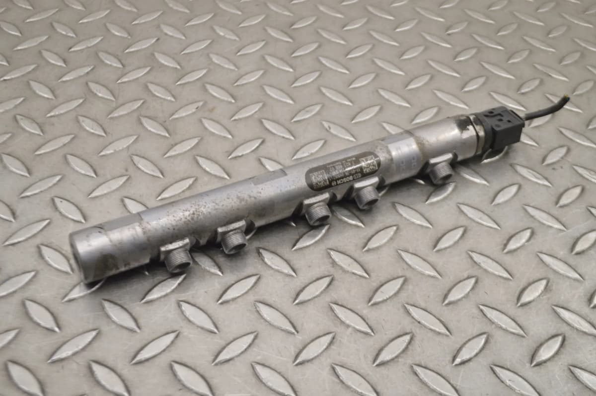 Mini Countryman D R60 2011 RHD Fuel Injection Rail 7823460 15351010