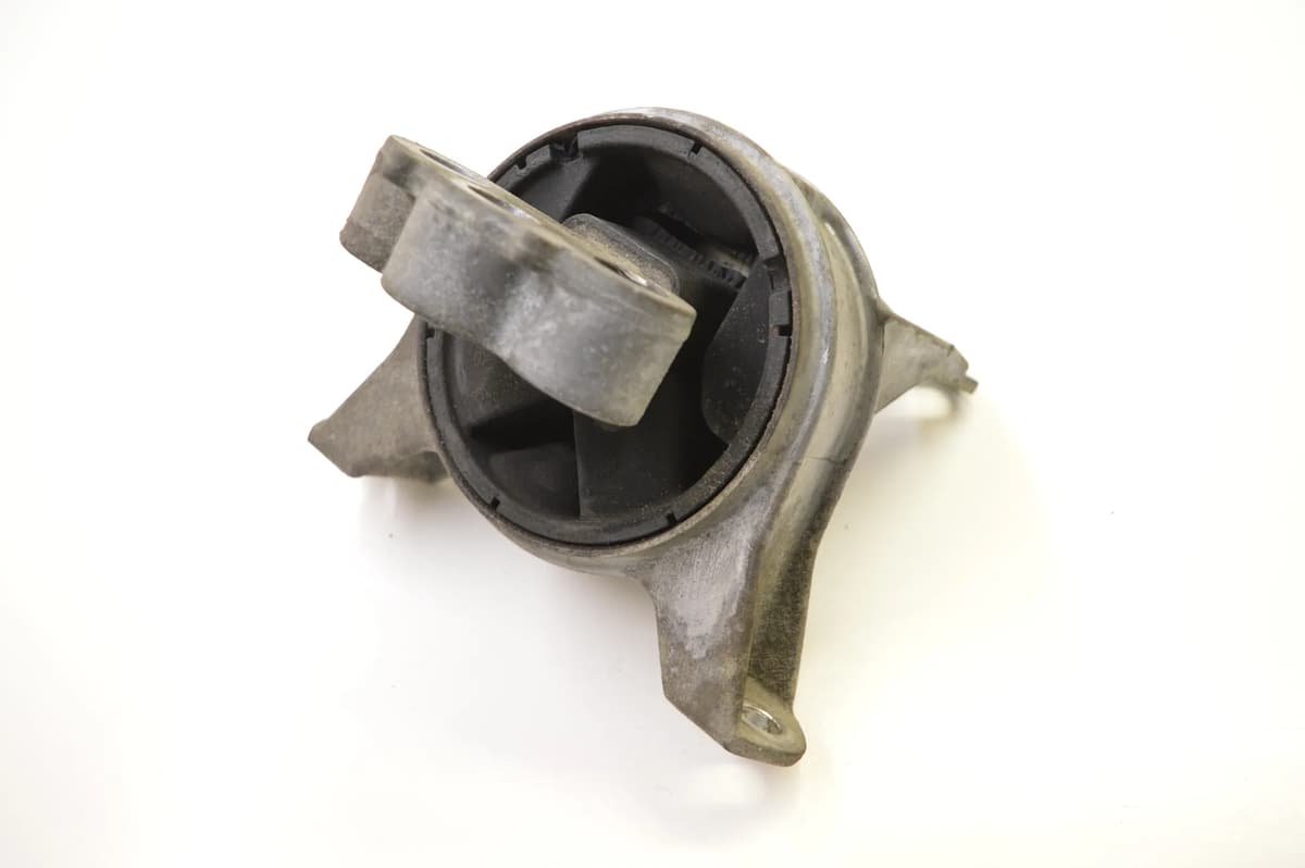 OPEL VAUXHALL ASTRA H 1.8 2007 RHD Engine Mount Support Right Side 1551651
