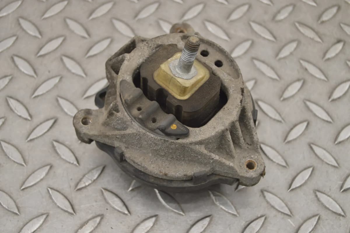 BMW F20 Engine Mount Support Right Side 6854252 116i 1 Series 2015 RHD 15987184