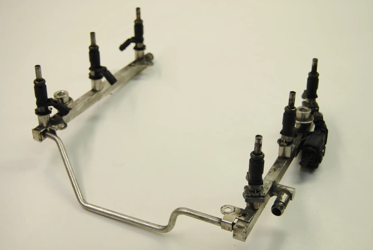 MERCEDES CLS350 C219 2007 RHD Ruel Rail With Injectors A2720700995 1670086