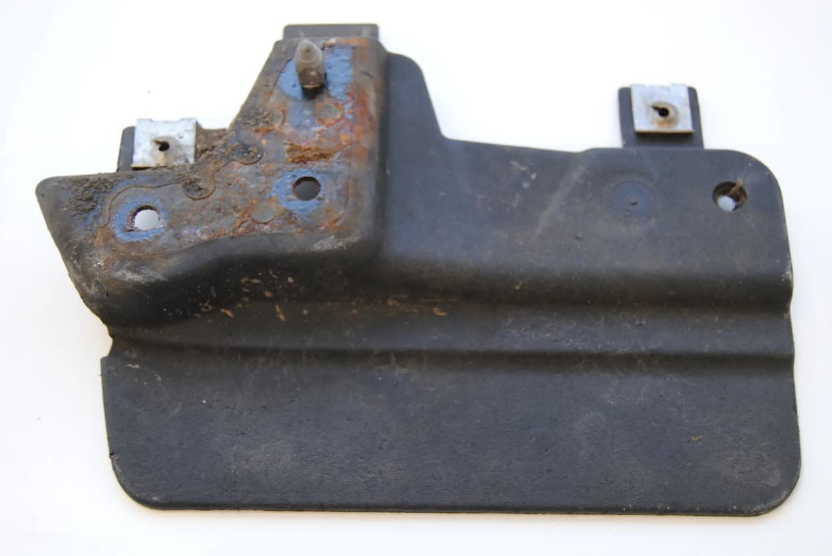 AUDI A3 8P 2.0 FSI 2004 RHD Rear Left Mud Guard Splash Shield 8P0853834C 1679540