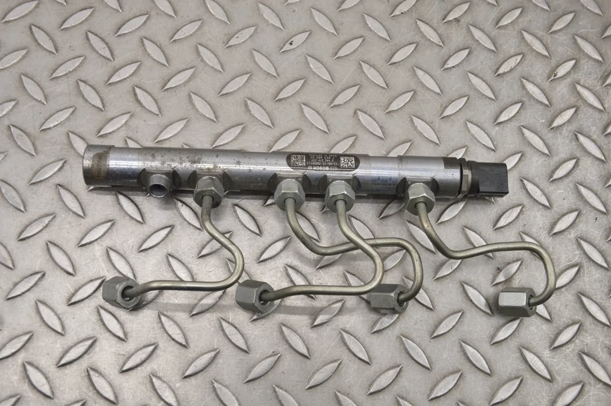 Mini Cooper Fuel Rail 7823460 0445214237 D R56 2013 RHD 17549611