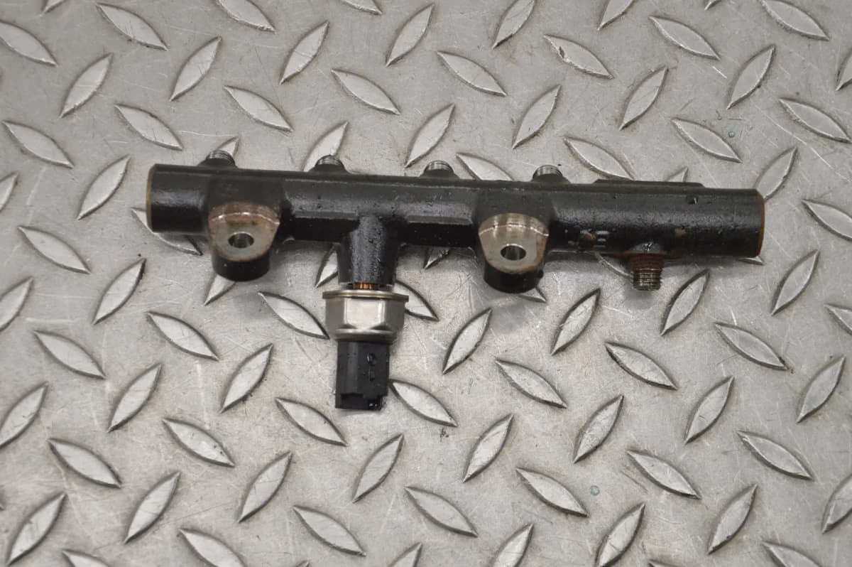 Nissan Qashqai Fuel Injection Rail 175210651R J11 1.5 dCi 2016 RHD 17662878