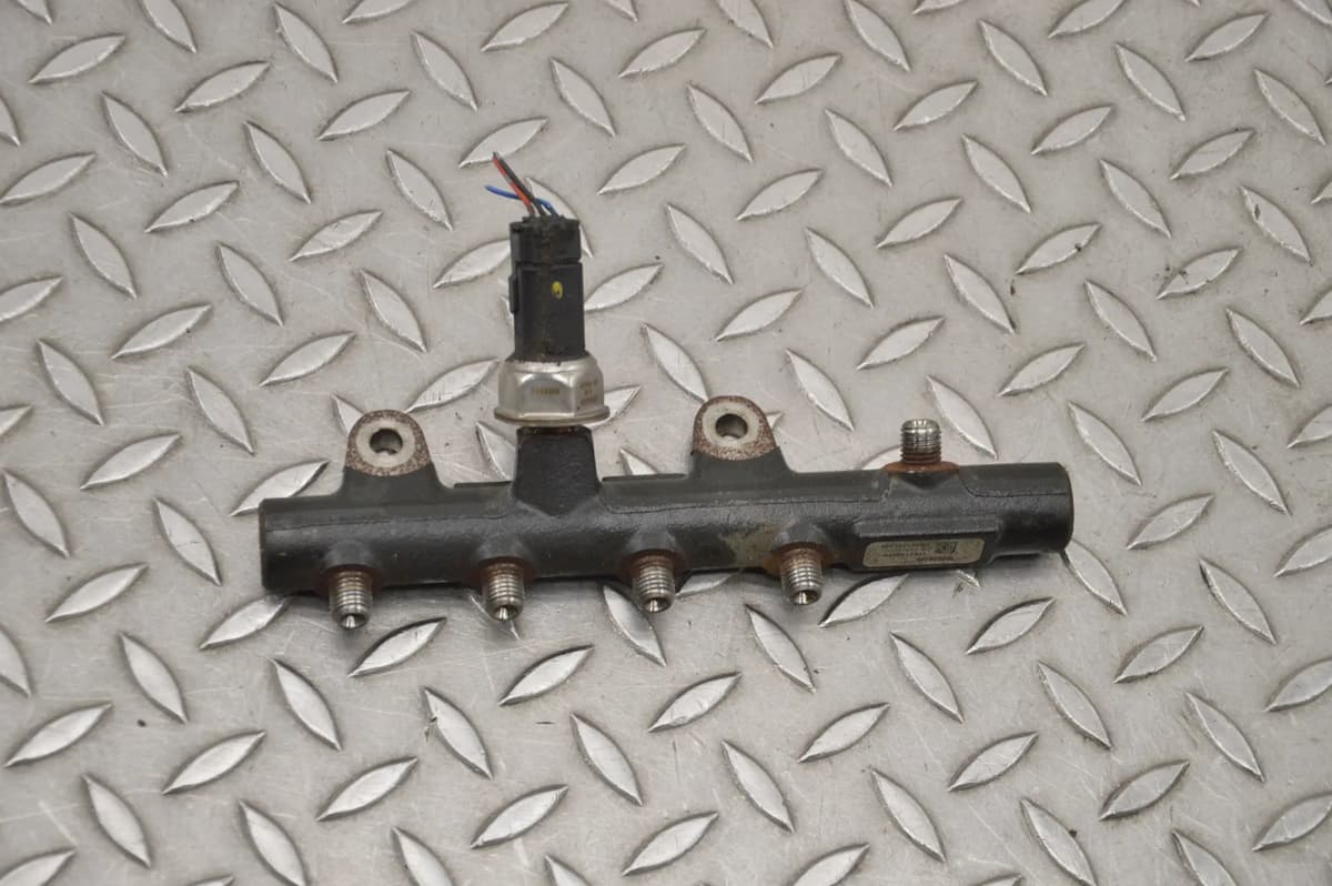 Nissan Qashqai Fuel Injection Rail 175210651R J11 1.5 dCi 2015 RHD 17662973