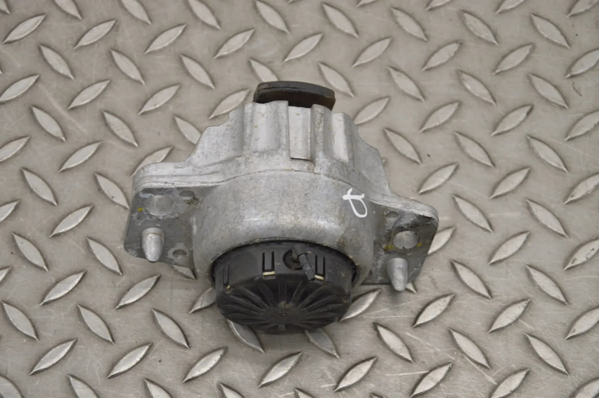 Range Rover Velar Engine Mount Right JK83-6A002-GB L560 2.0 D 2018 RHD 17804577