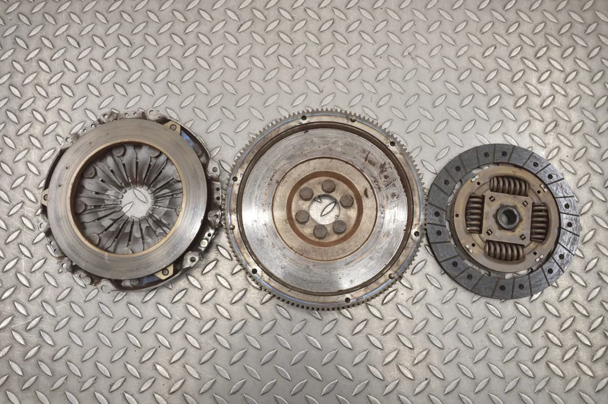 VW Passat Clutch Kit Flywheel 705270 03PA2813 B7 1.6 TDI 2013 RHD 18181085