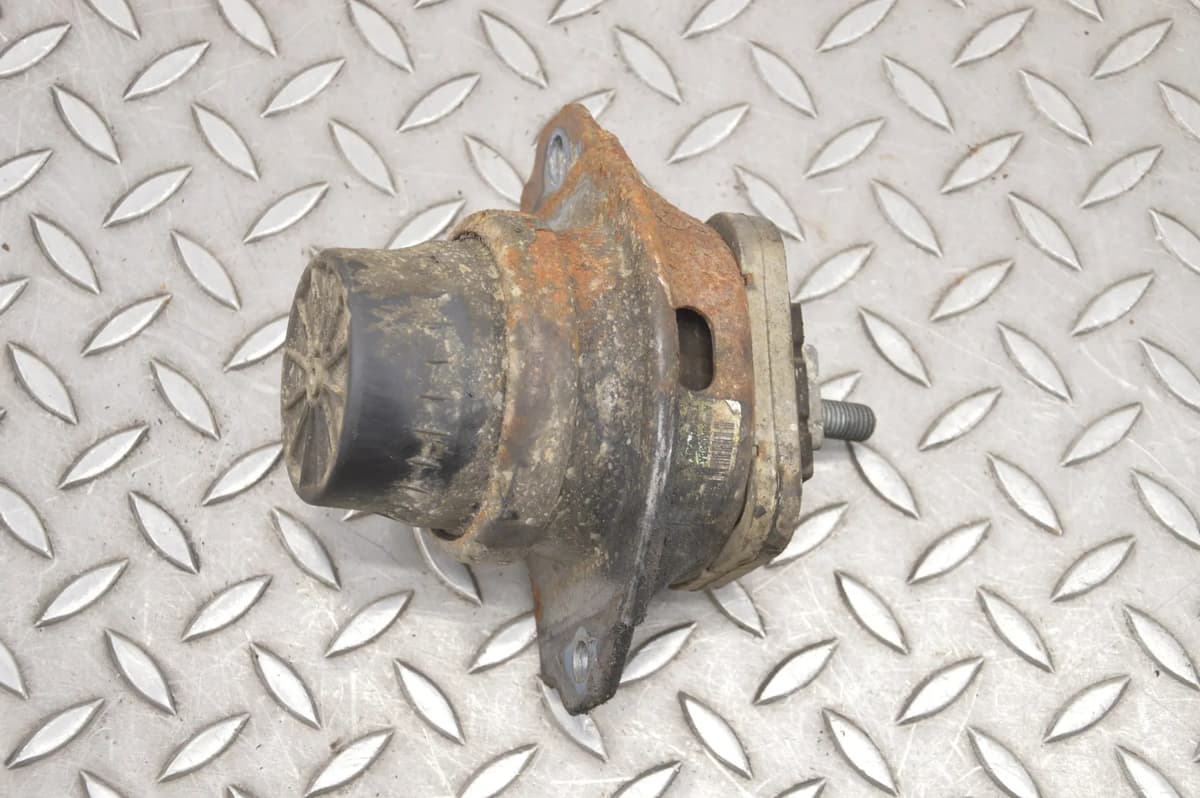 LR Discovery Engine Mount Right AH226A003BA L319 3.0 TD 2015 RHD 18254907