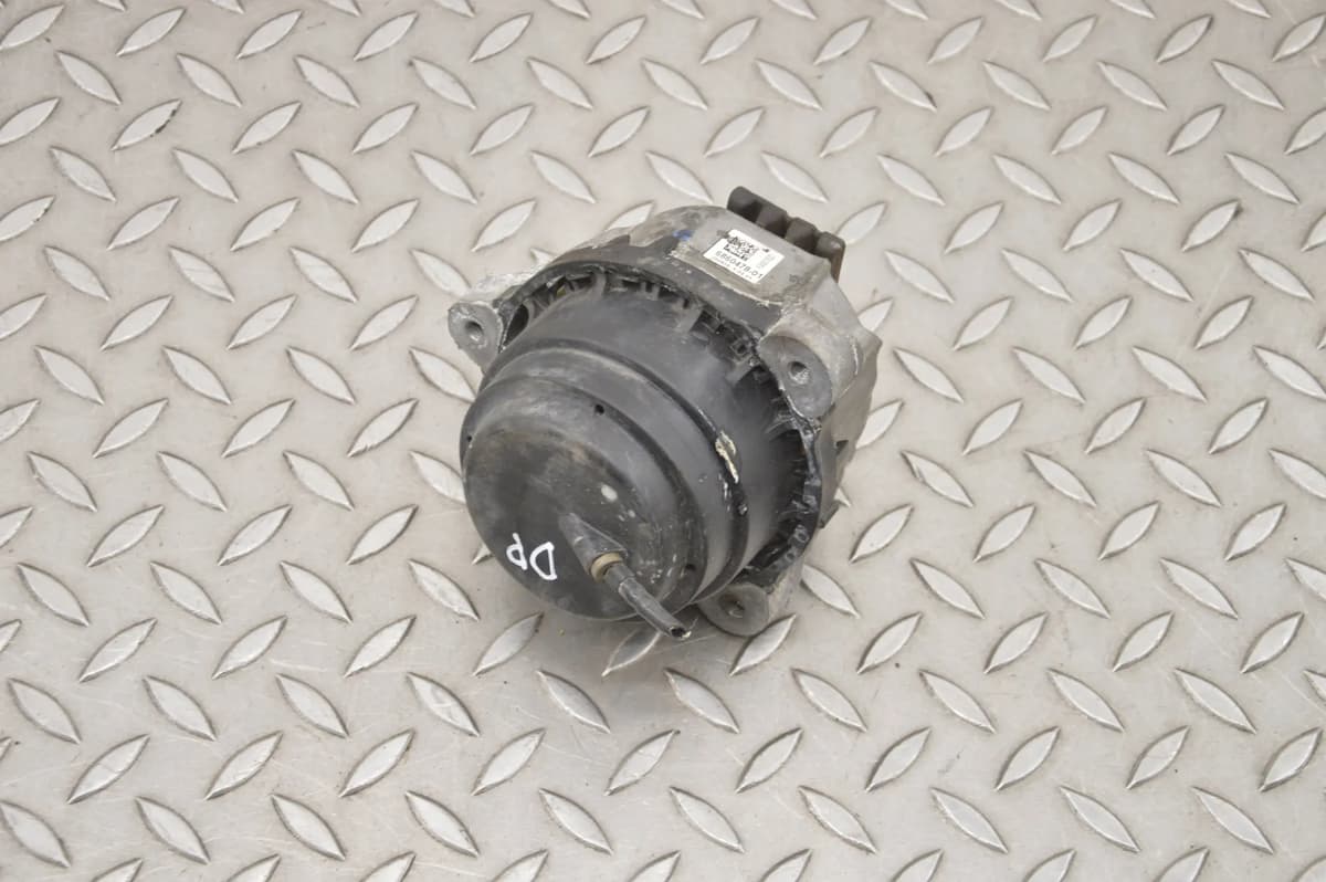 BMW G11 Engine Mount Right 6860478 730d 2015 RHD 18284701