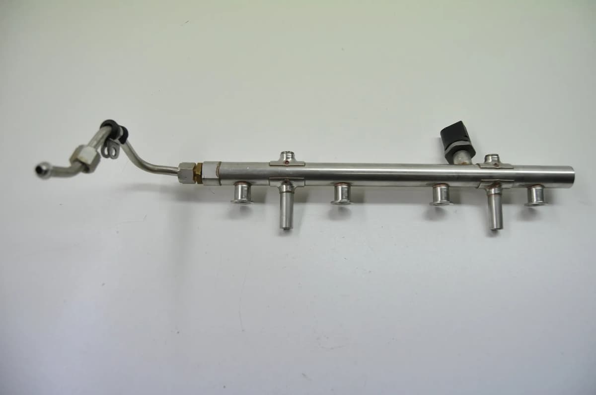 AUDI A4 8K B8 1.8 TFSI 2013 RHD Petrol Fuel Injector Rail 06K133317G 1962505