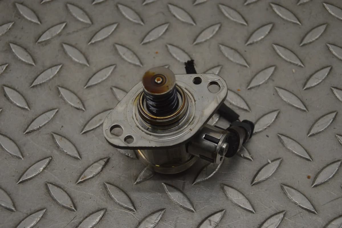 Peugeot 208 Fuel Pump High Pressure 9830305880 1.2 2022 RHD 21465585