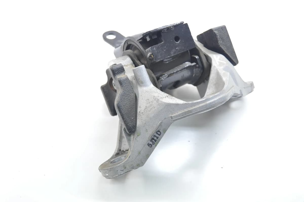Mazda 3 BM 2.0 2014 RHD Engine Mount Support Bracket Right 2154090