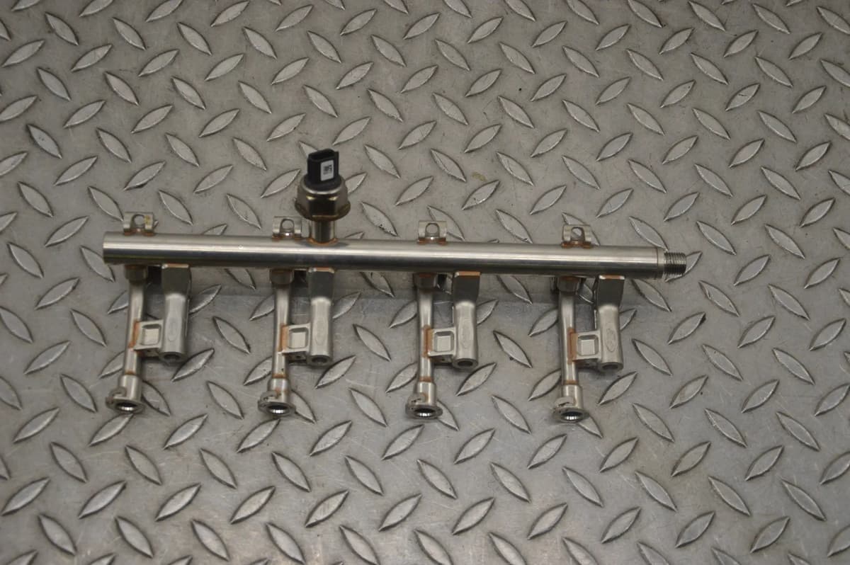Ford Kuga Fuel Injection Rail DS7G-9D280-DB DM2 1.5 2016 21662008