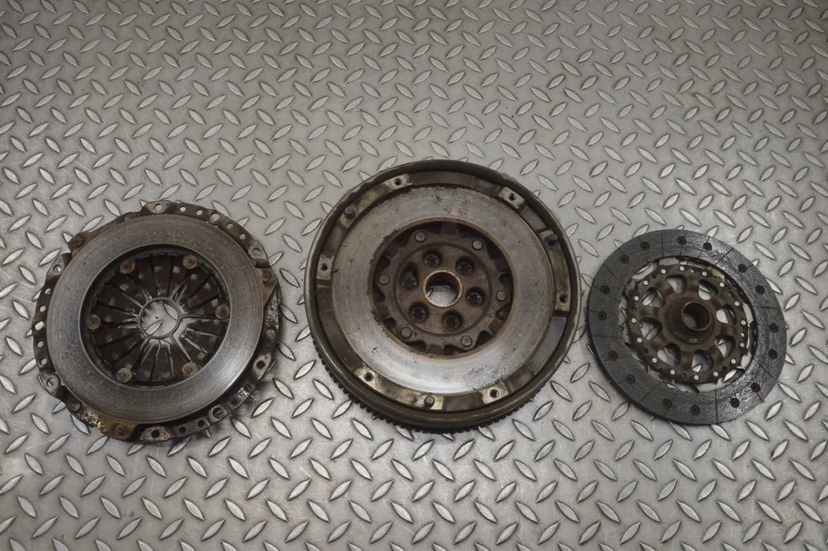 BMW E90 Clutch Kit Flywheel 7524197 320si 2005 22364466