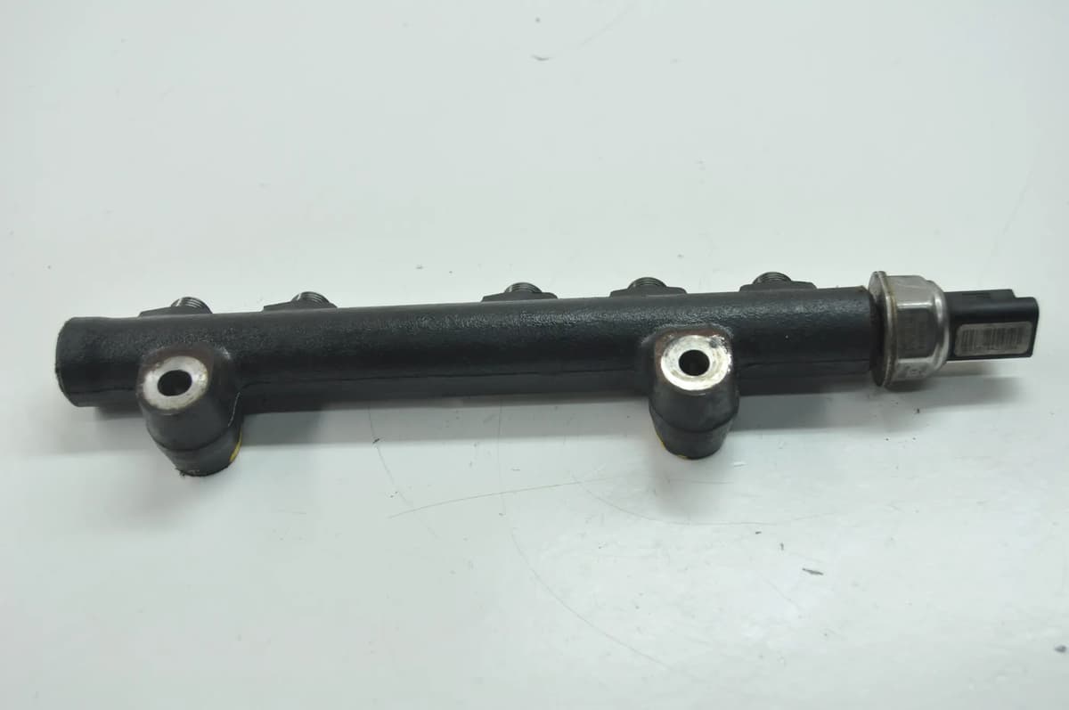 Ford Fiesta Fuel Injection Rail 9685297580 1.6 TDCi 2013 RHD 2239680