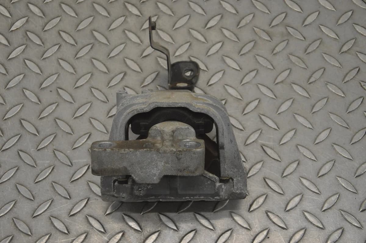 VW Beetle Engine Mount Right 1K0199262CF 1.4 TSI 5C 2013 RHD 22400274