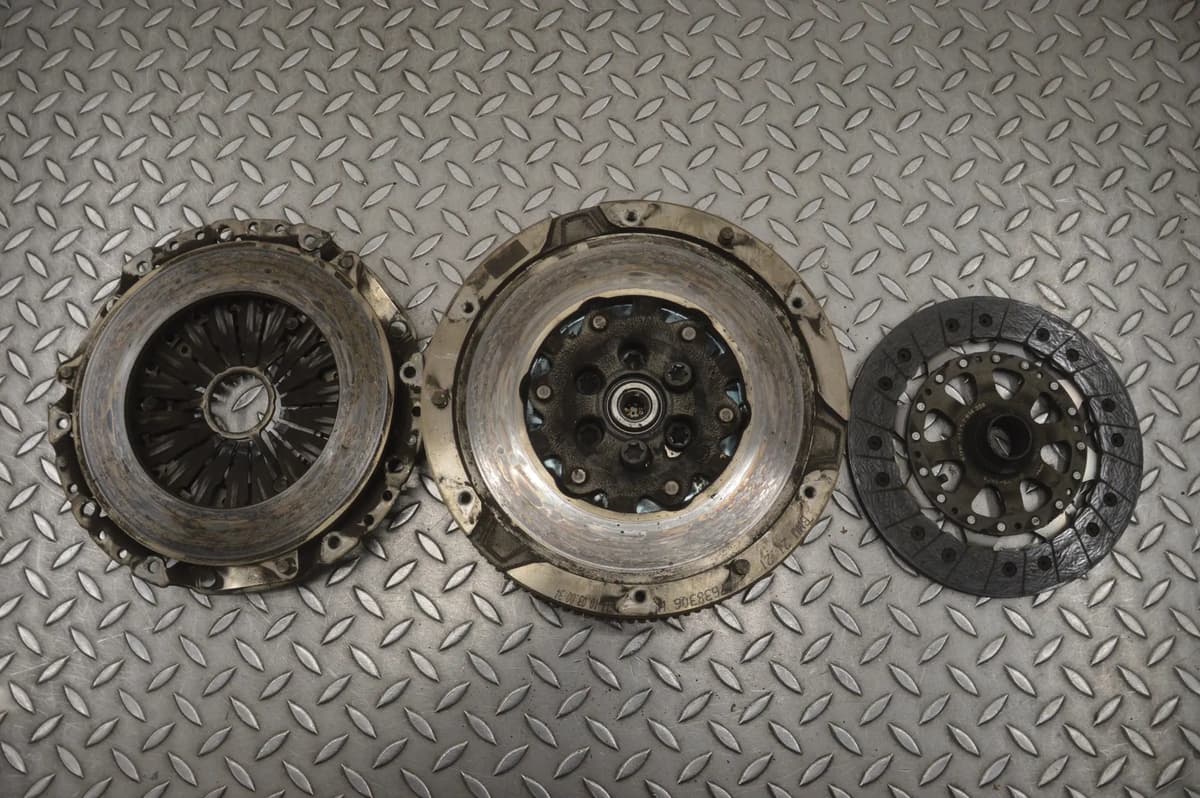 BMW F33 Clutch Kit With Flywheel 7638306 420i 2014 RHD 22420419