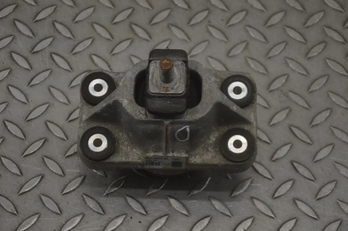 LR Discovery Engine Mount Right FPLA-6A003-BA L462 3.0 D 2017 RHD 22787099