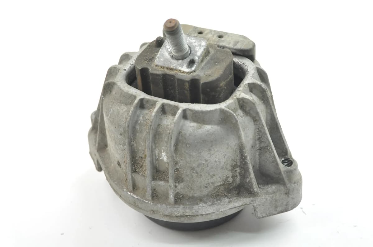 BMW E92 Engine Mount Right 6768852 318i 2012 RHD 2327176
