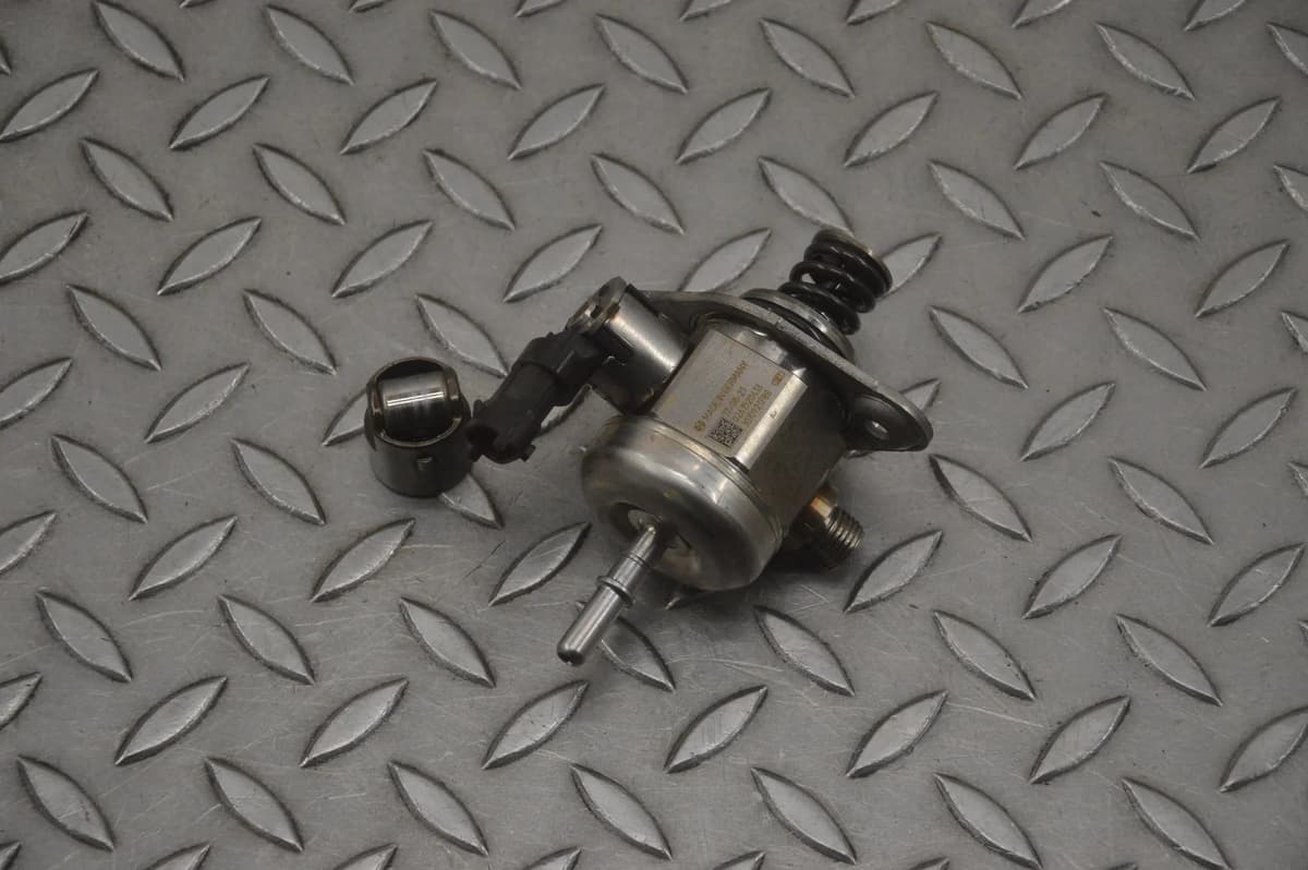 Alfa Romeo Giulia Fuel Pump High Pressure 50050785 2.0 2017 RHD 23337837
