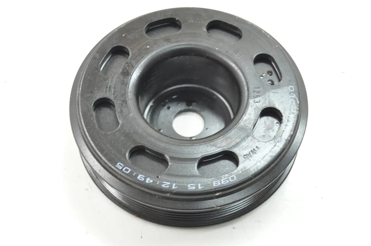 VW Golf Crankshaft Pulley 04C105243D mk7 1.4 TSI 2015 LHD 2376549