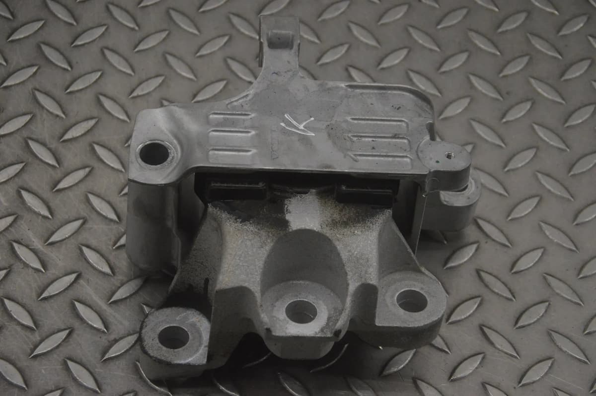 Volvo XC40 Engine Mount Left 32139920 B4 2023 RHD 23783180