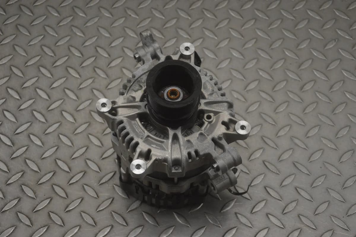VOLVO XC40 Alternator Generator 32406403 2.0 Hybrid 145kW 2023 23783216