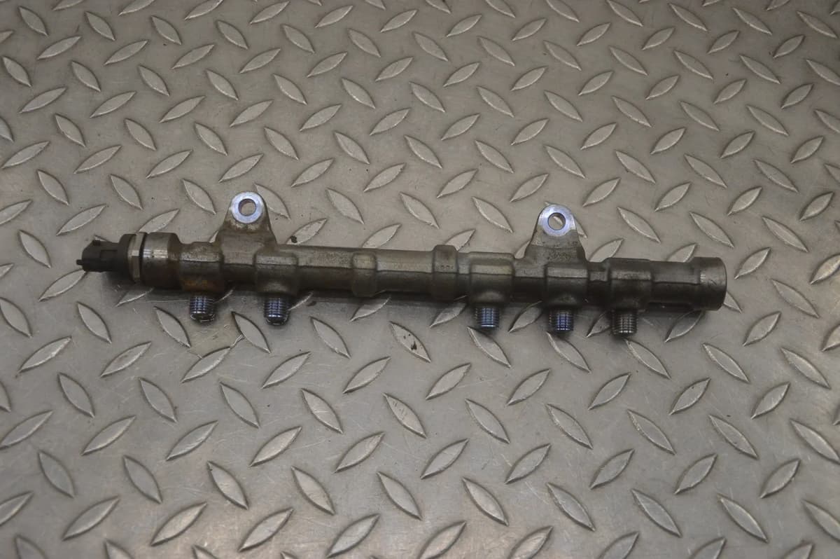 Fiat Punto Evo Fuel Injection Rail 55234437 1.3D 2012 23874438