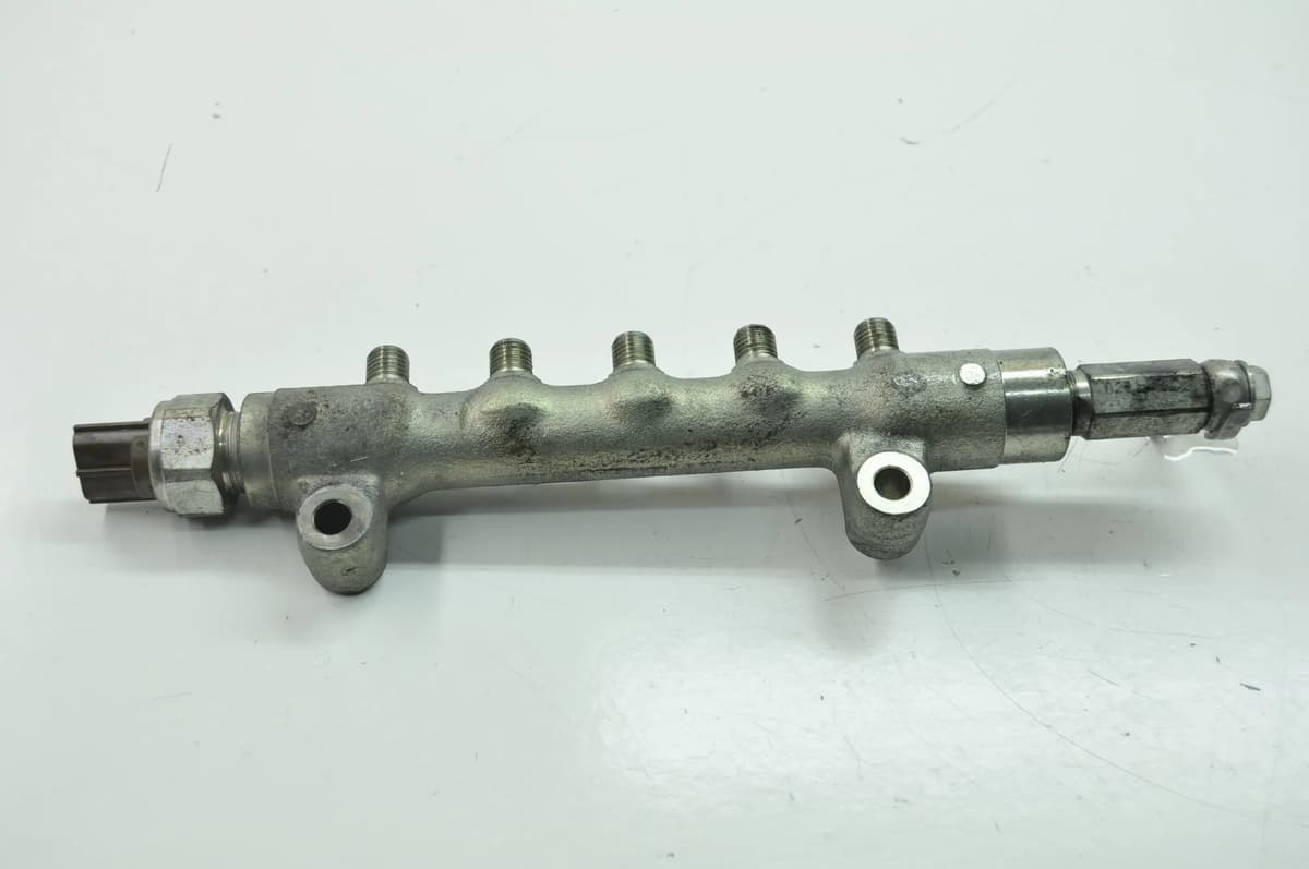 Subaru Legacy Fuel Injection Rail 613106L18 2.0 D 2012 RHD 2391469
