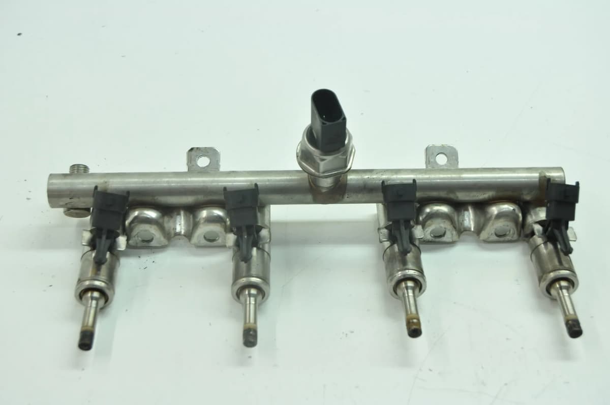 BMW F30 Fuel Injection Rail 7537319 7591623 316i 2013 RHD 2393677