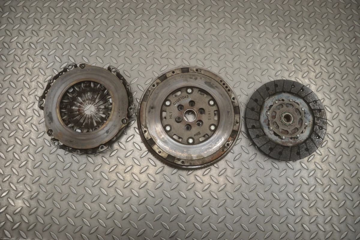 Citroen C4 Clutch With Flywheel 9812748780 1.5 BlueHDI 2022 RHD 23981982