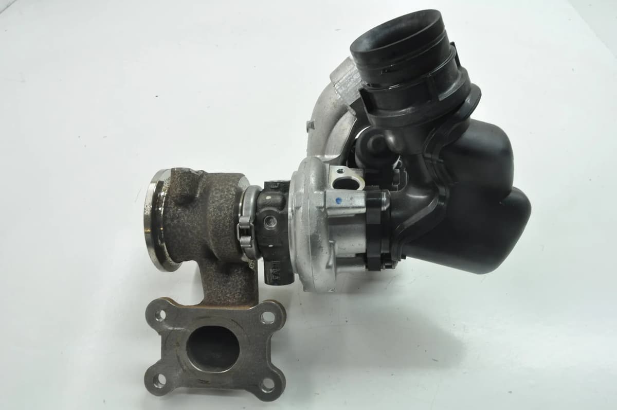 VW Passat Turbo Turbocharger 110kW 04E145715F B8 1.4 TSI 2015 RHD 2409405
