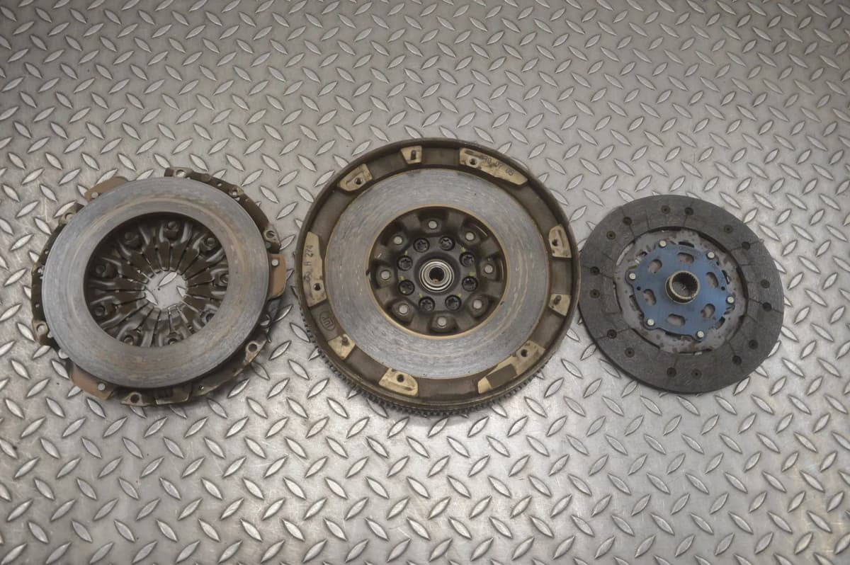 Mercedes C200 Clutch Kit With Flywheel A2740300705 W205 2017 RHD 24460579