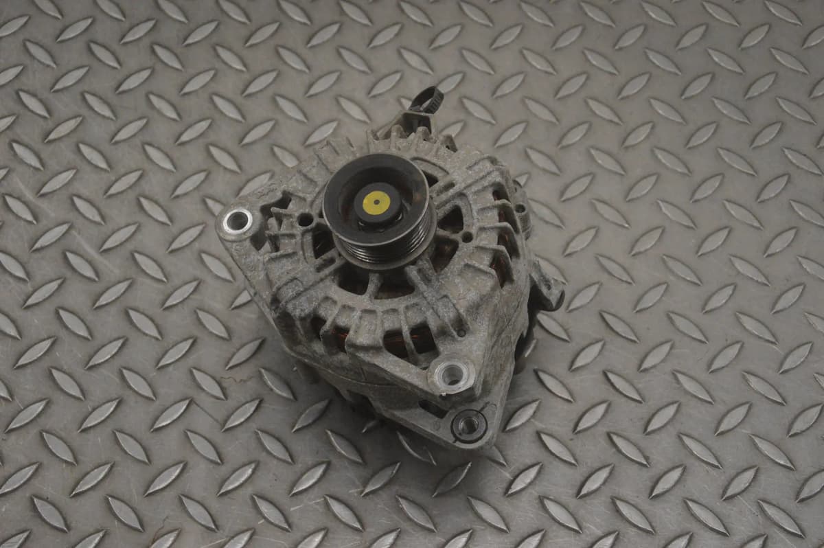 Kia Stinger GTS Alternator 37300-3L001 2017 RHD 24661165