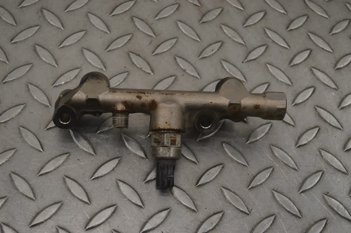 Toyota GT86 Fuel Injection Rail 8990800 ZN6 2015 RHD 24776846
