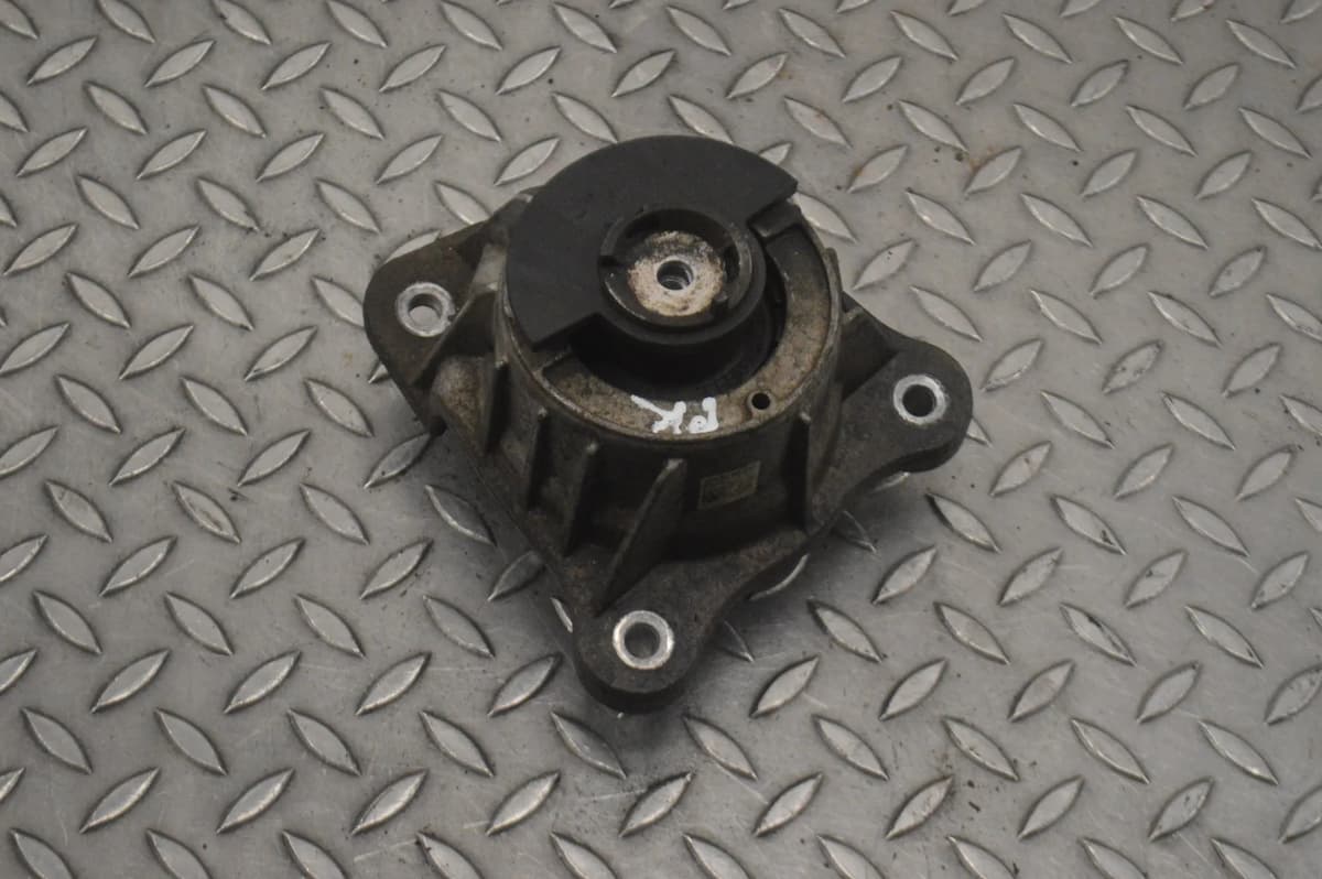 Mercedes Vito Engine Mount Left A4472410213 W447 119 BlueTEC 2018 RHD 24984432