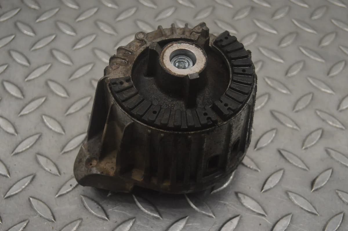 Mercedes CLS250CDI Engine Mount Right A2122406417 C218 2013 RHD 25119406