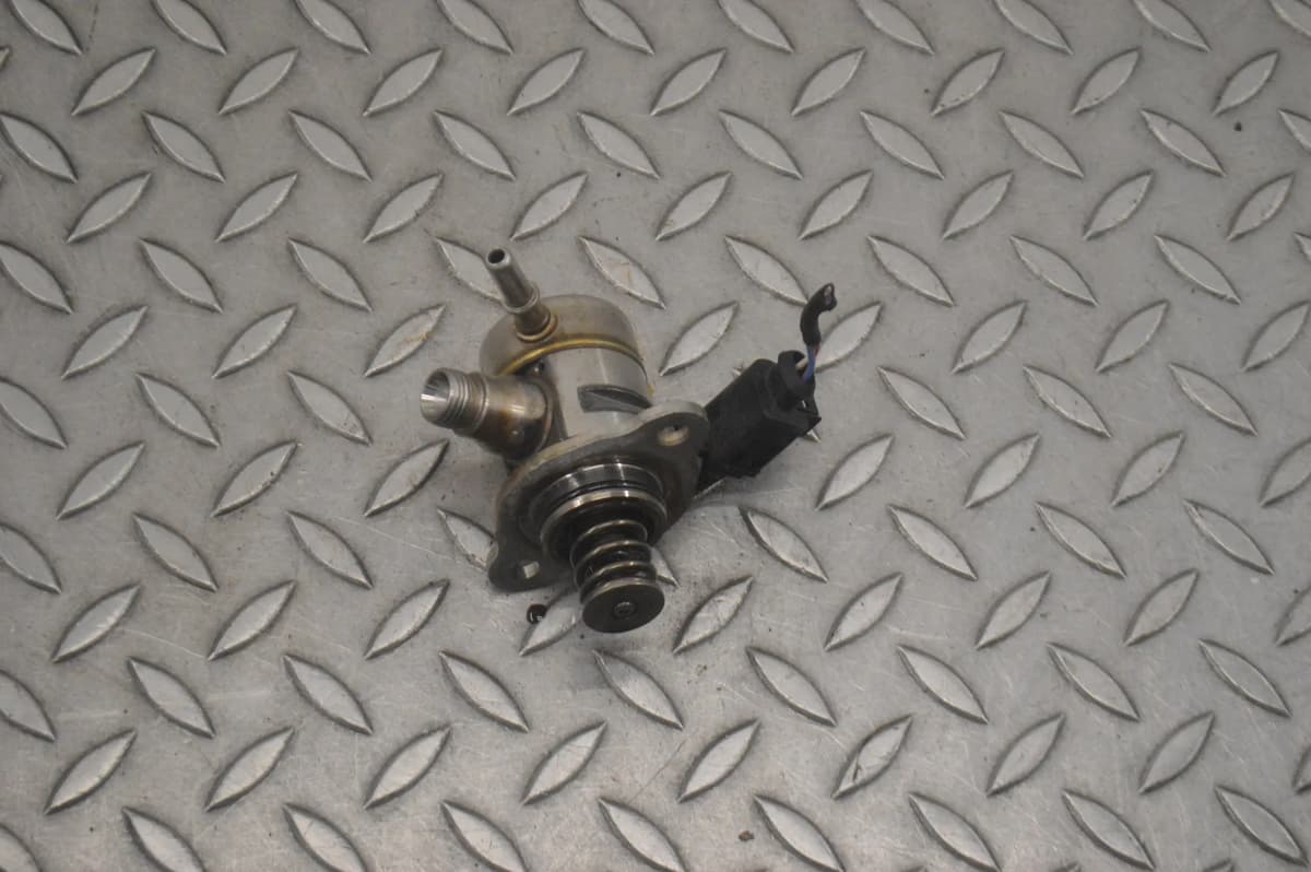 VW Golf Fuel Pump High Pressure 05E127027J mk8 1.5 TSI 2022 RHD 25294741
