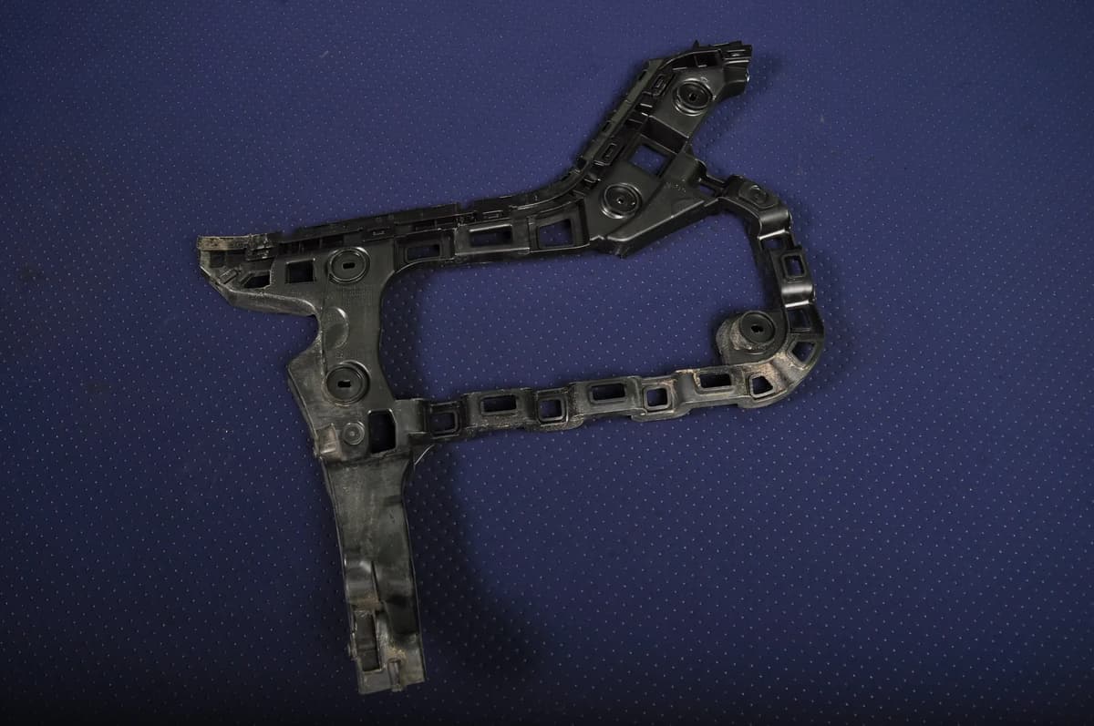 VW PASSAT B8 3G2 2017 Rear Right Bumper Bracket 3G5807356