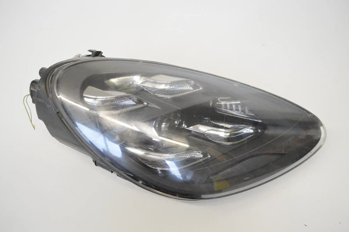 Porsche Cayenne GTS Headlight Front Right 7P59581010LT 2014 LHD 25971421