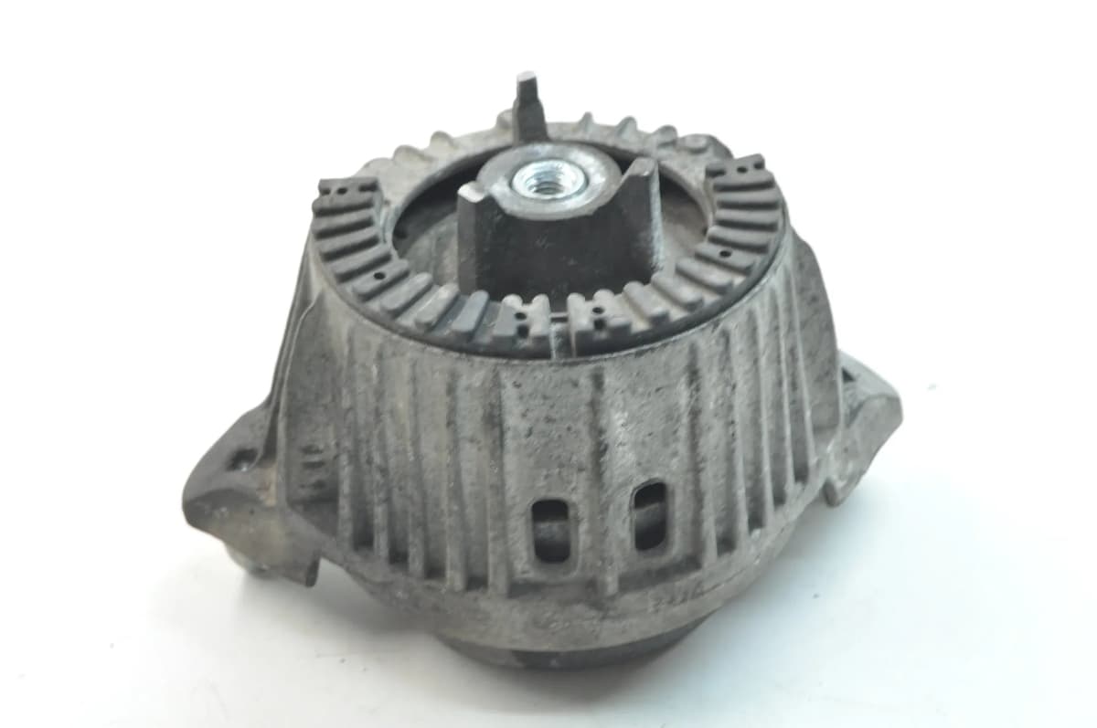 MERCEDES-BENZ E W212 2012 Right Side Engine Mount A2122404217