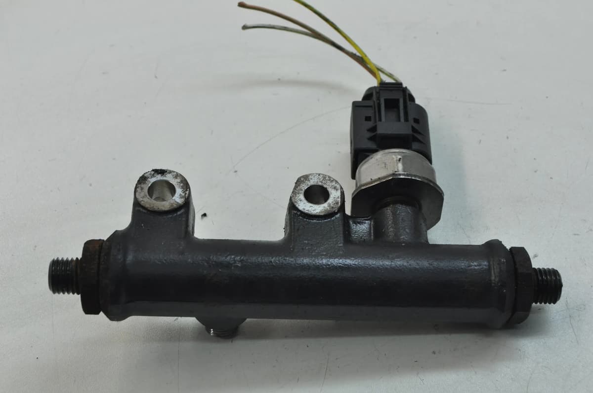 JAGUAR XJ X350 2007 Fuel Rail 5WS40050