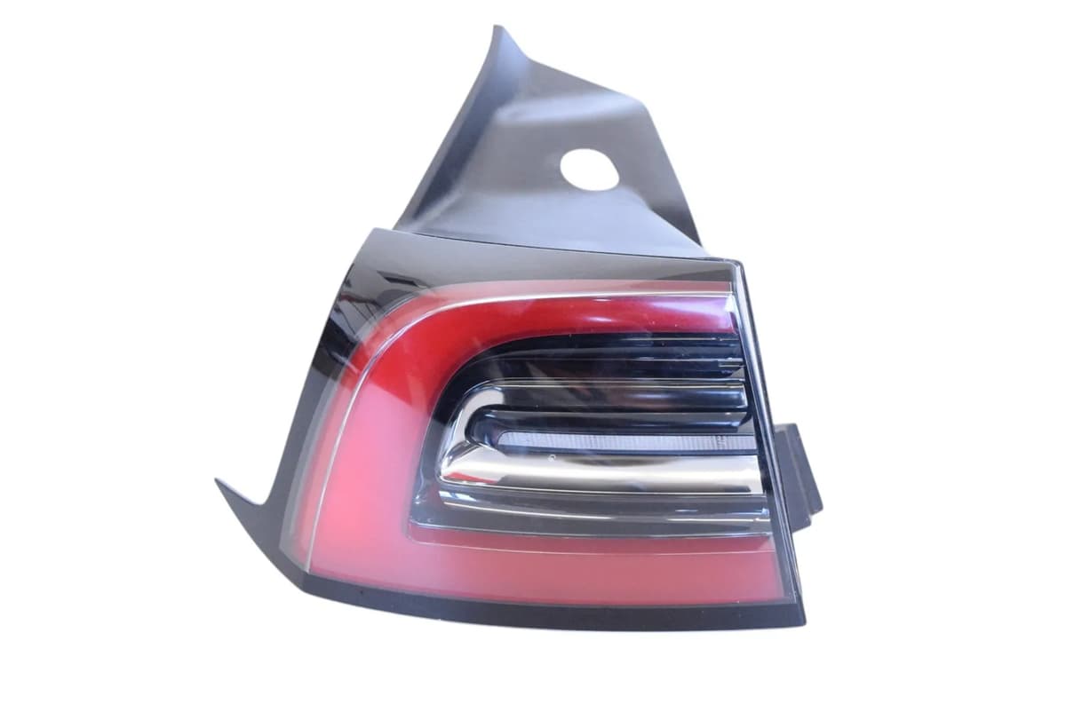 Tesla Model Y Tail Light Rear Left 15020865-99-D 2023 RHD 27844047
