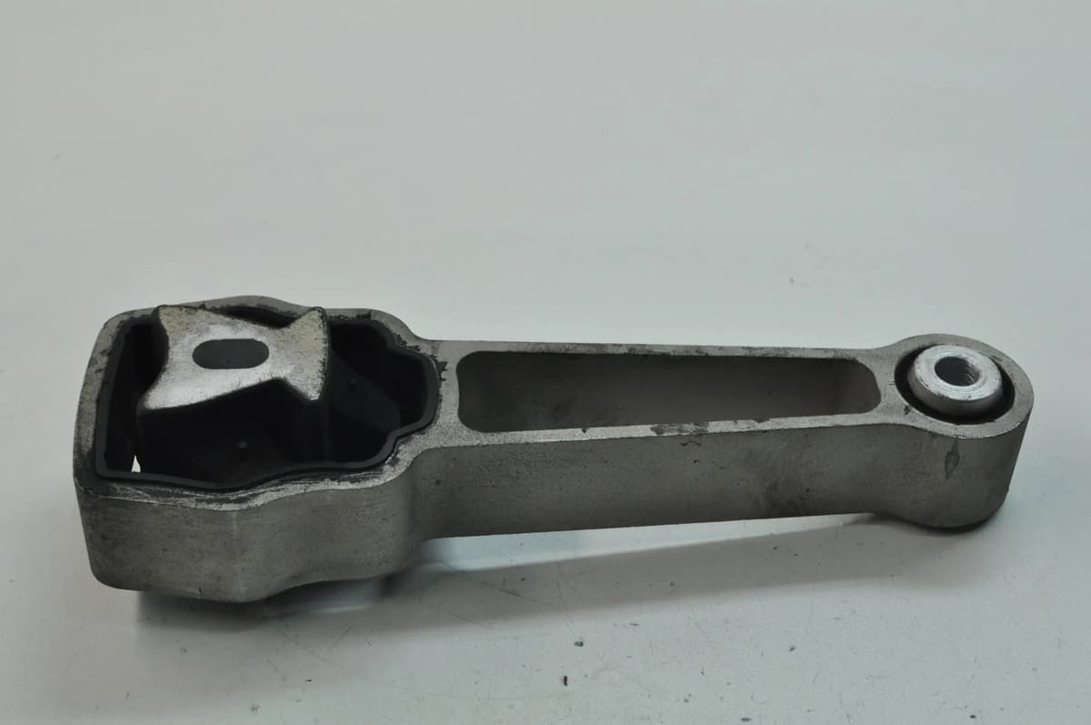 VOLVO XC60 2009 Right Side Engine Mount