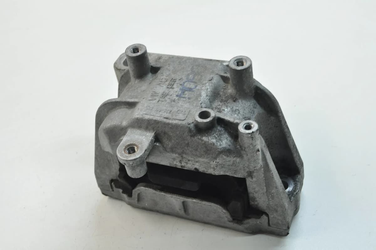 AUDI TT 8J3 2009 Right Side Engine Mount 1K0199262C