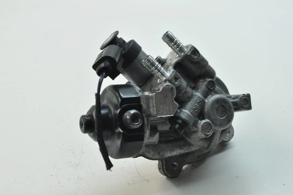 VW GOLF VII 5G1, BQ1, BE1, BE2 2014 Fuel Pump 04L130755Q