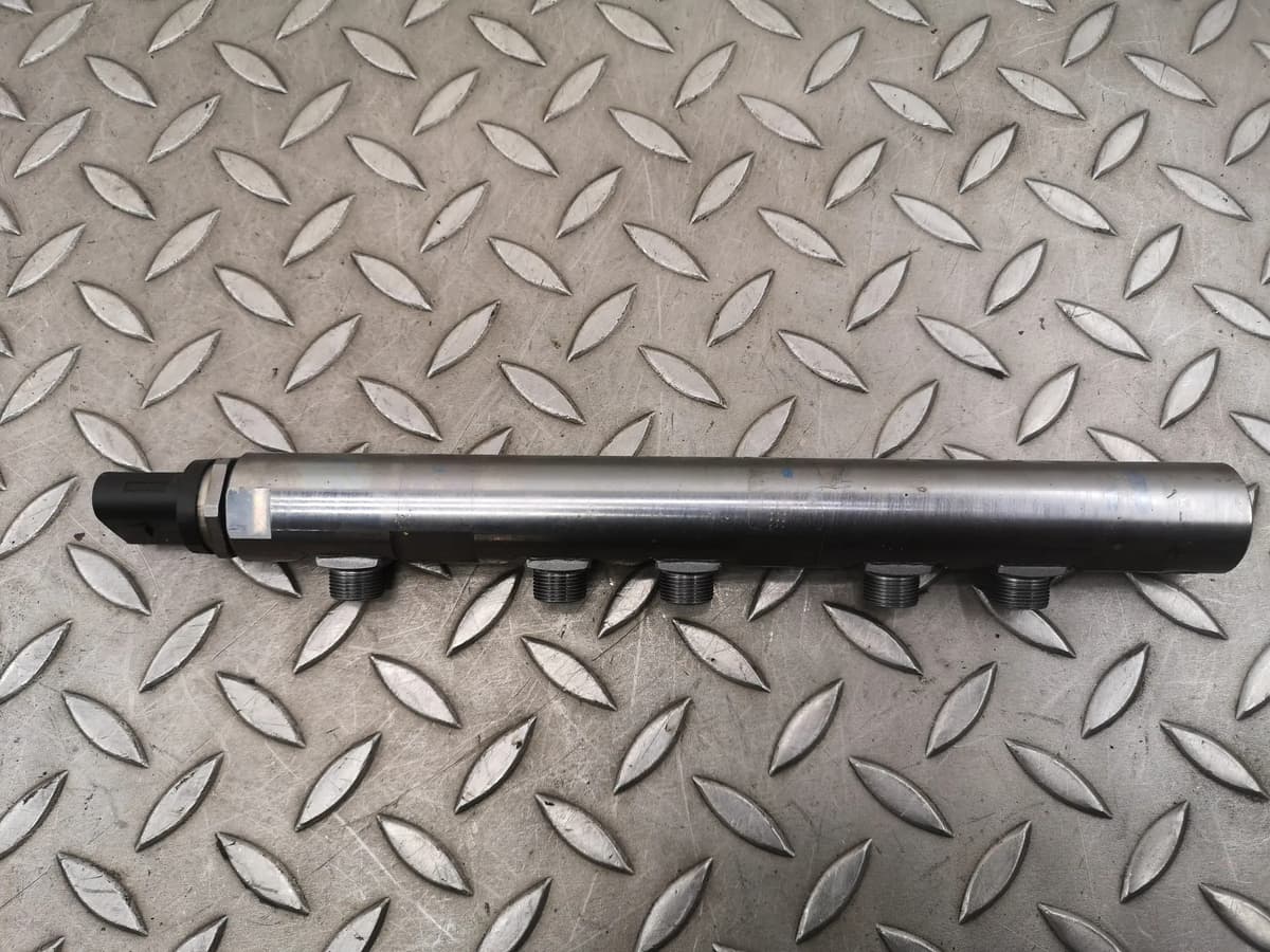 Mini Countryman D R60 Fuel Rail 7823460 82kW 2011 28448754