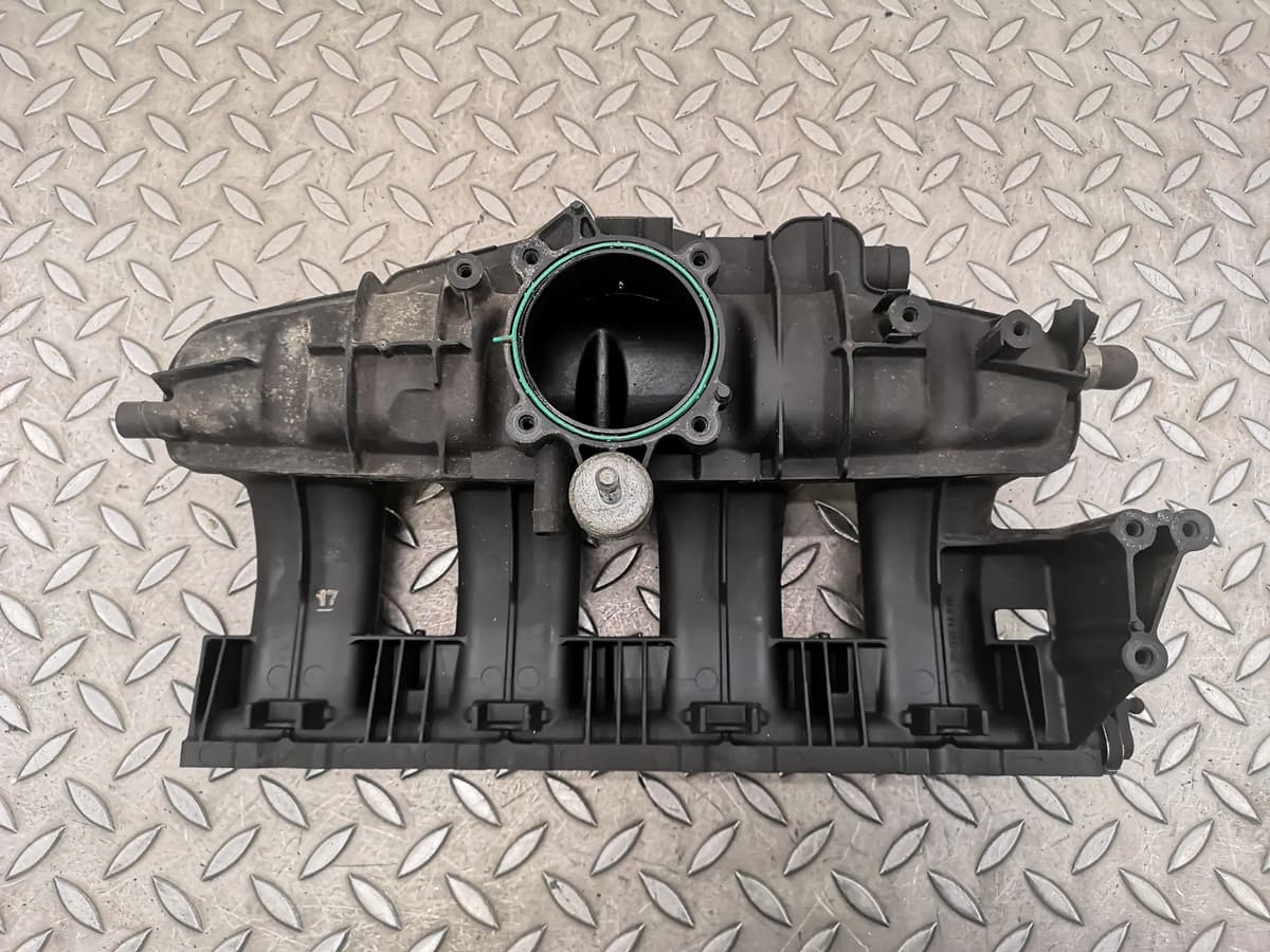 Audi A4 8E B7 Intake Manifold 06D133185L 2.0 Petrol 2005 28529103
