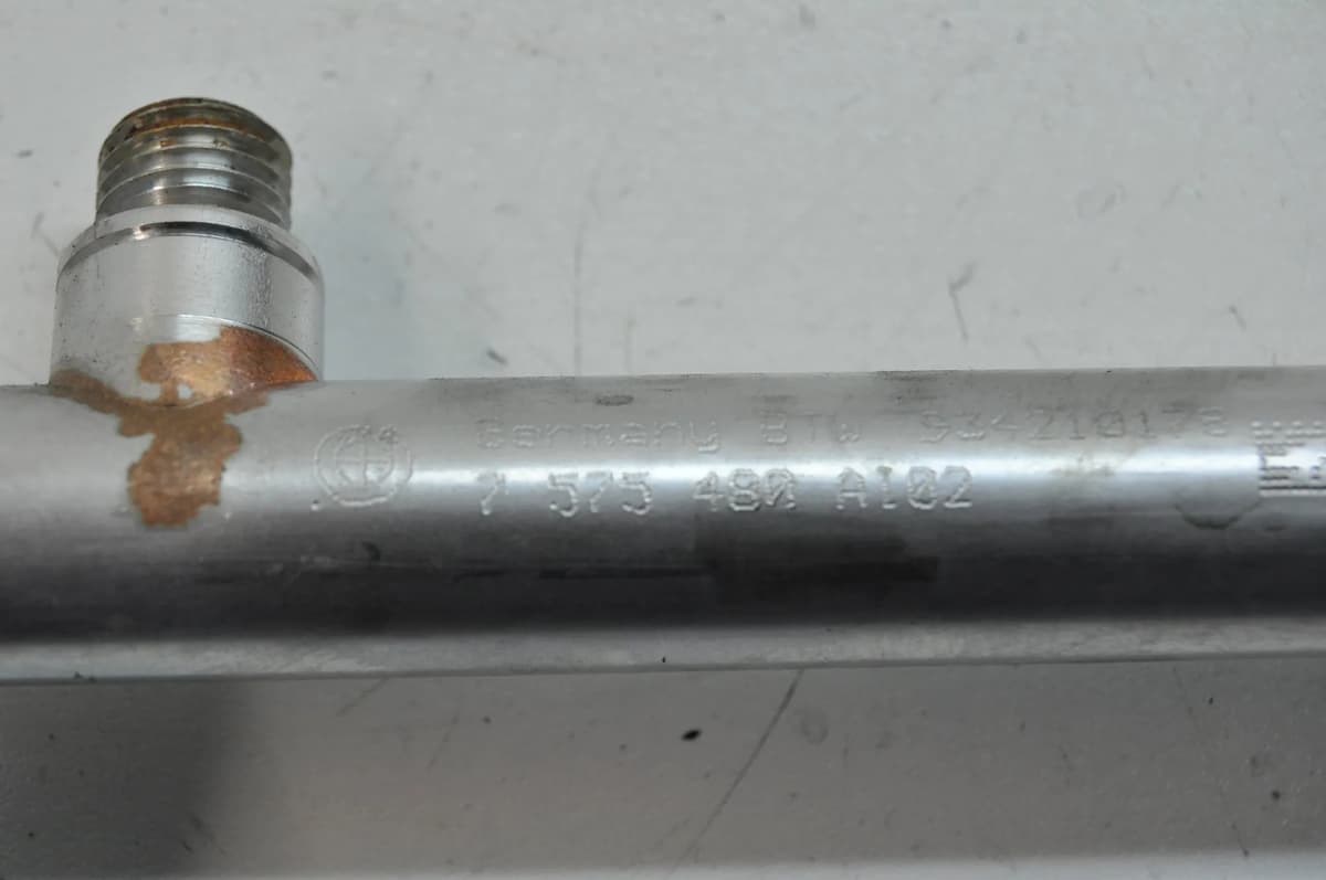 BMW 3 Coupe E92 2010 Fuel Rail 7595480