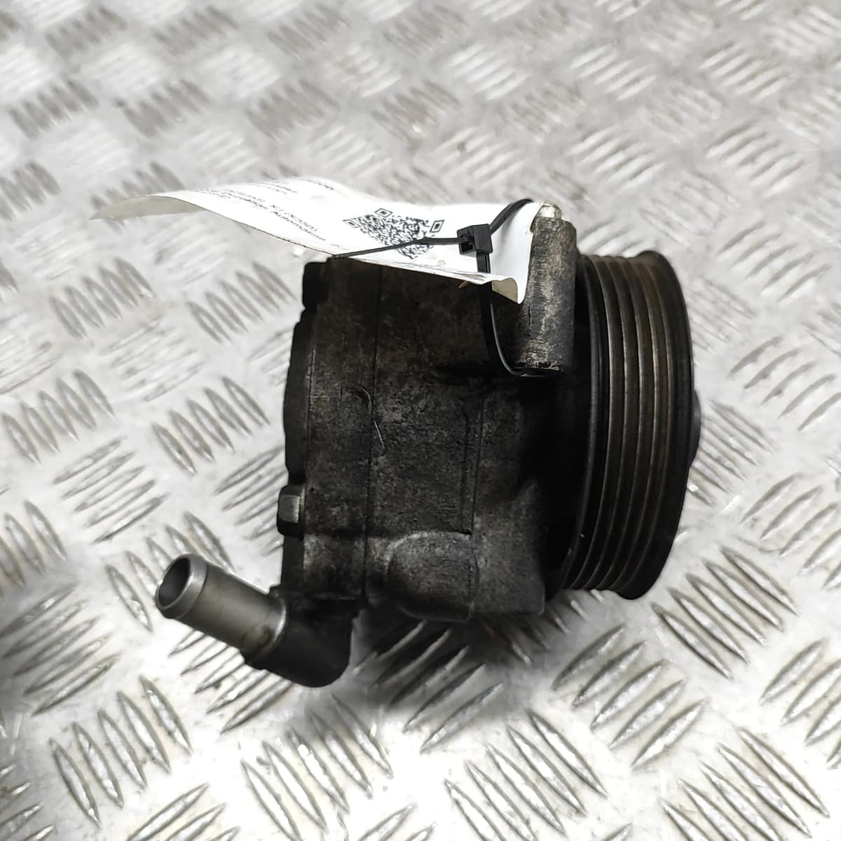JAGUAR XJ X350 Power Steering Pump 6R83-3A696-BD 2.7 Diesel 152kW 2008 32100787