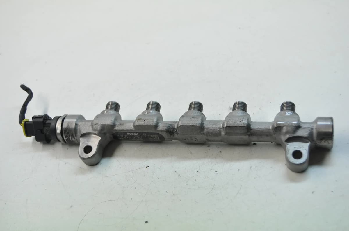 HYUNDAI i30 Estate GD 2013 Fuel Rail 281002863